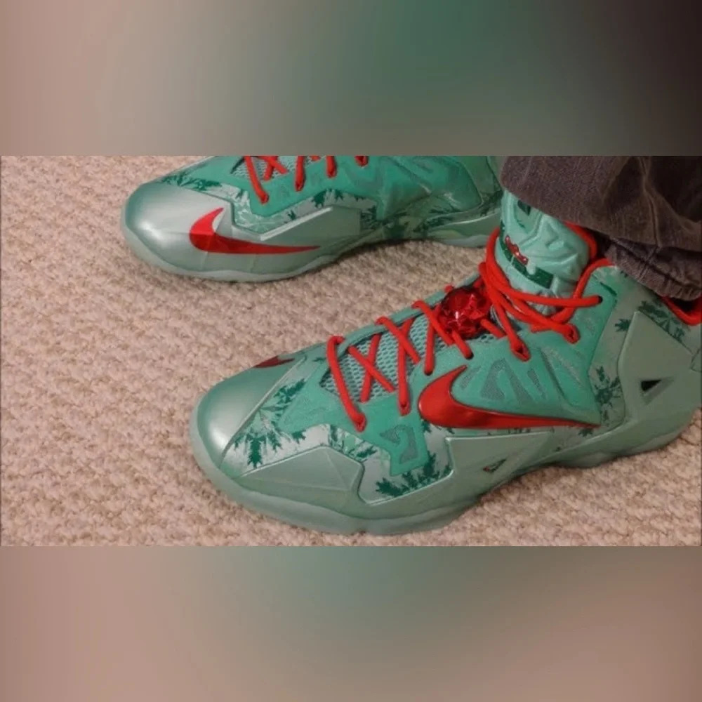 Nike lebron 11 Christmas Men's Sneakers in Green with Red Accents - Picture 1 of 8